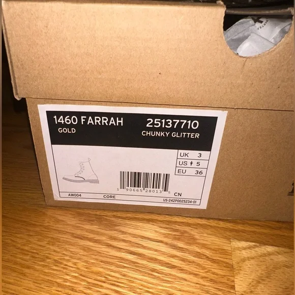 Girls DR Martens size BIG 5
1460 FARRAH
GOLD
CHUNKY GLITTER - Picture 4 of 9